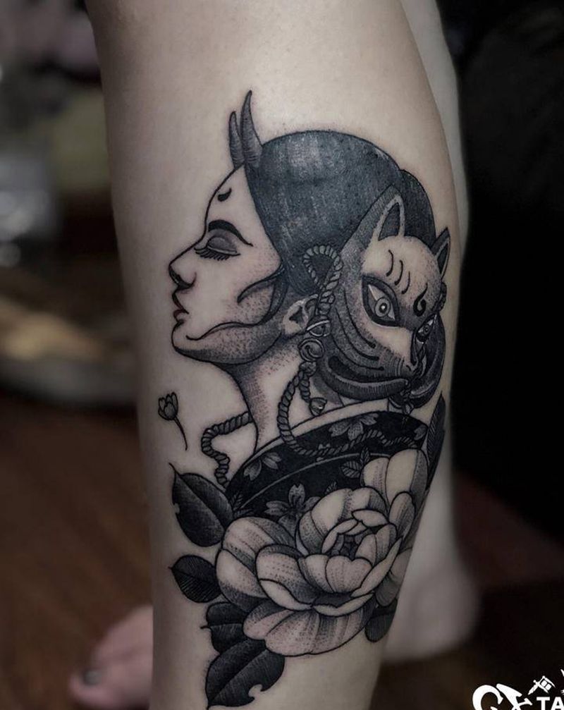 艺妓纹身图片_腿部点刺新传统艺妓鬼绣文化纹身图案