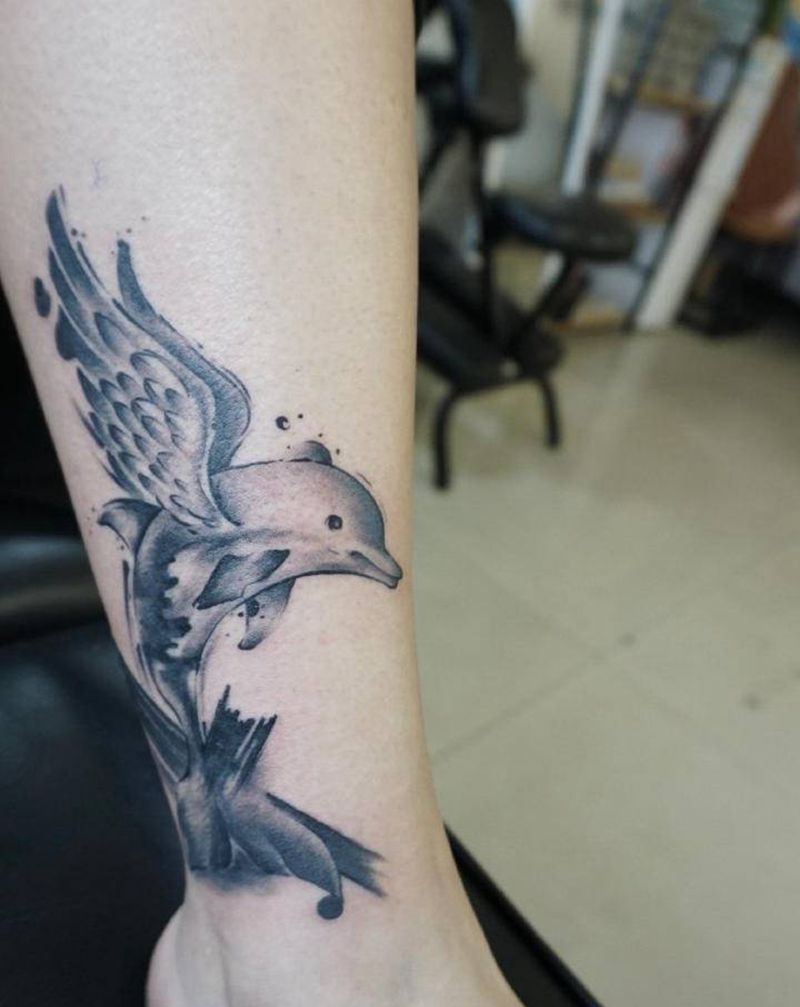 海豚遮盖纹身图片_腿部遮盖纹身图案