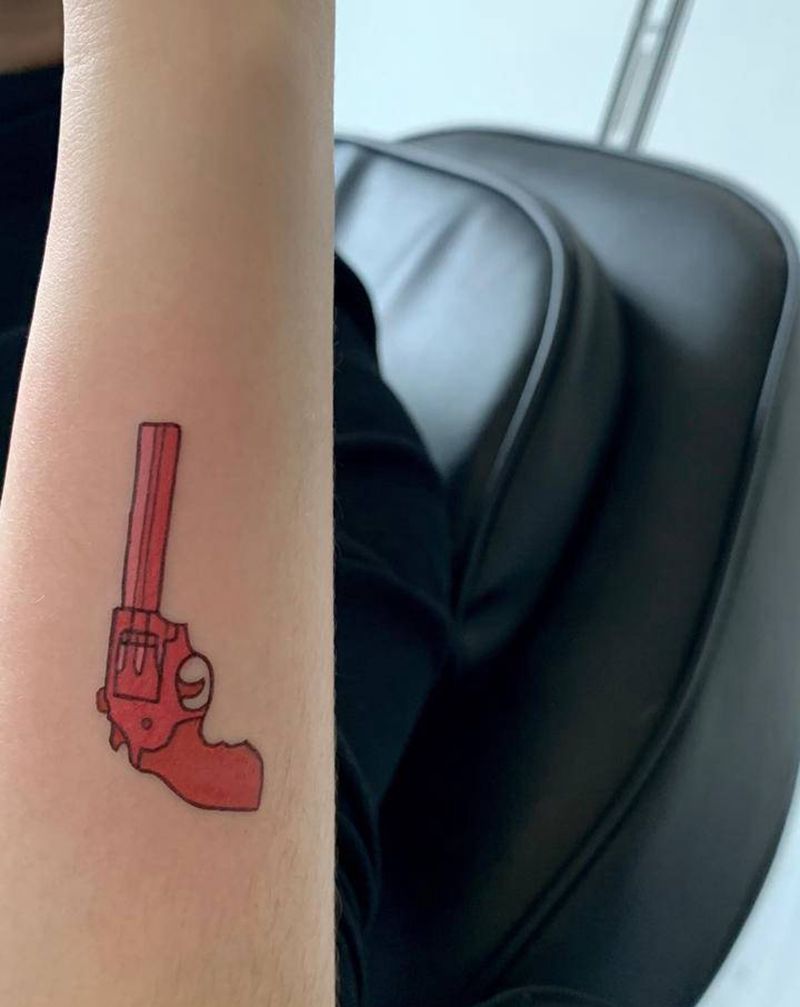枪纹身图片_手臂纹身图案