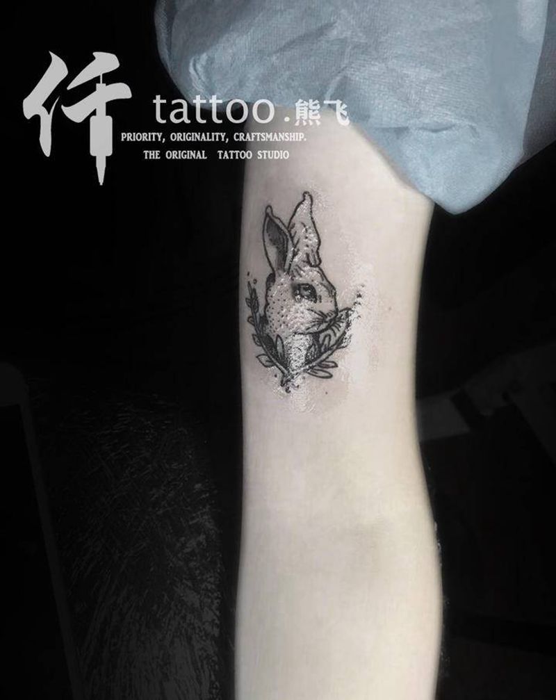 小兔子纹身图片_手臂手部纹身图案