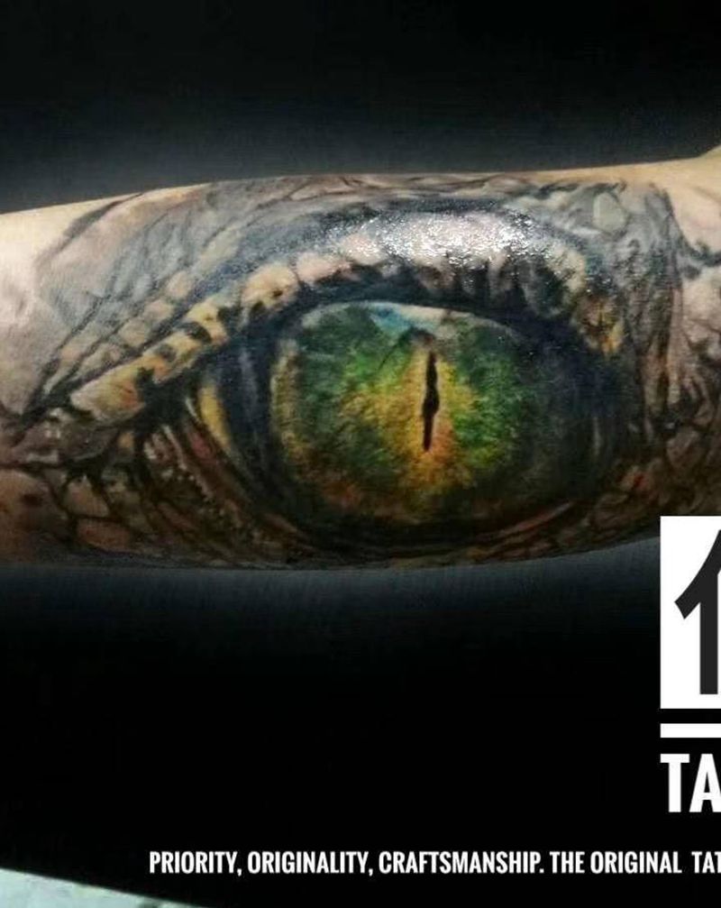 眼睛合集版纹身图片_手臂欧美写实纹身图案