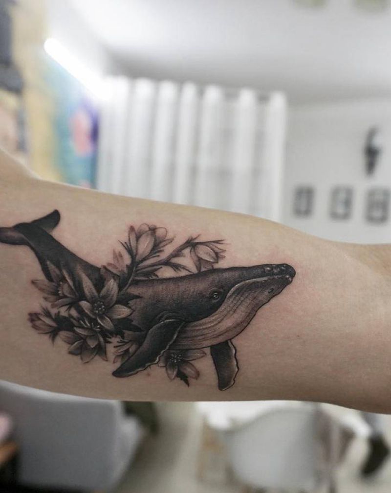 鲸鱼纹身图片_手臂纹身图案
