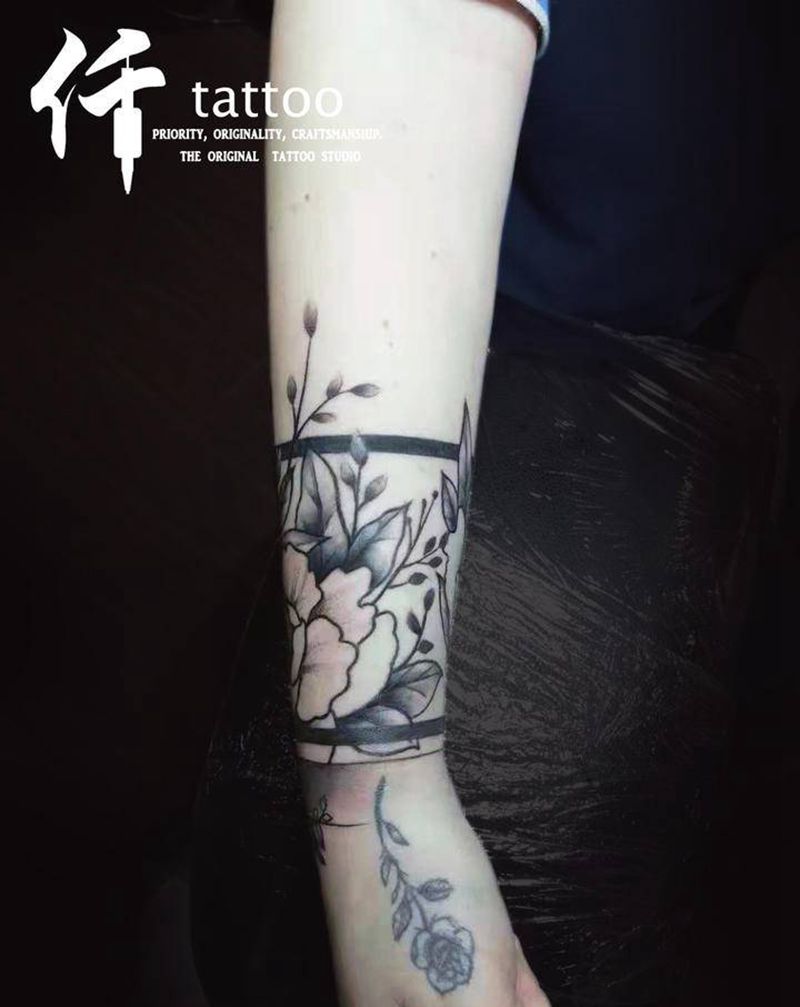 素花纹身图片_手臂纹身图案
