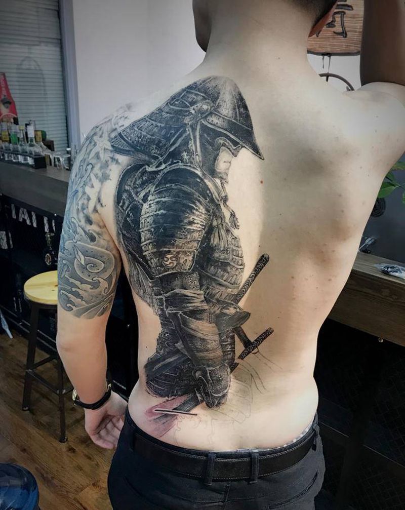 武士纹身图片_背部新传统纹身图案