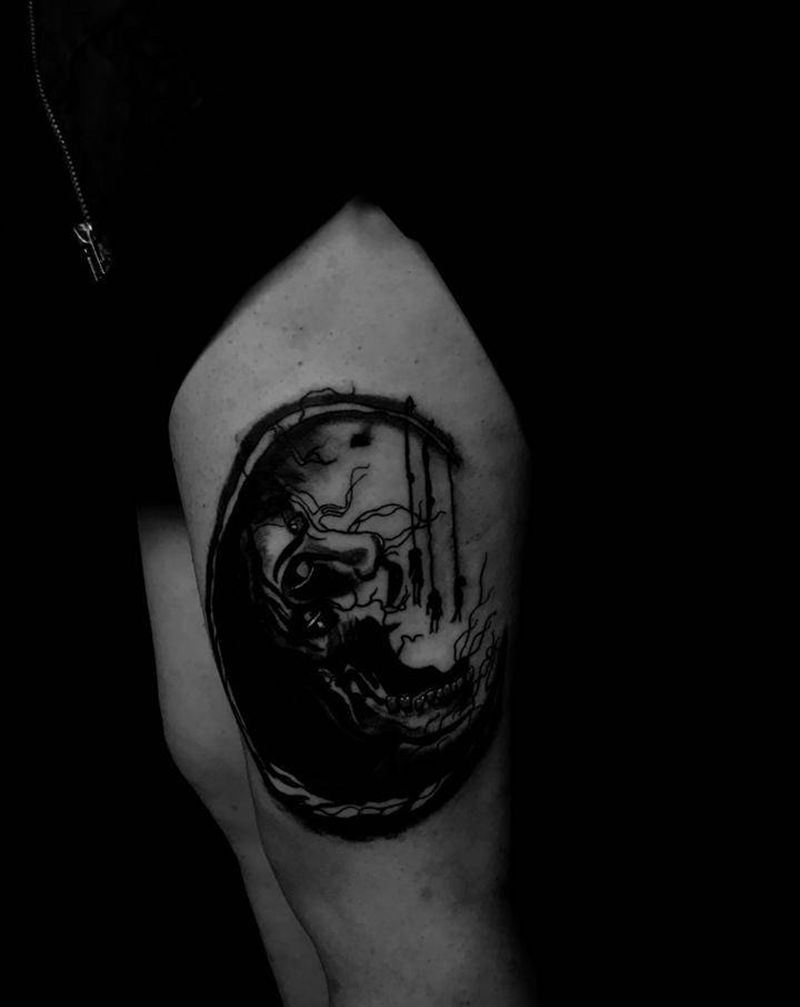 暗黑大嘴吧哈哈哈纹身图片_腿部暗黑纹身图案