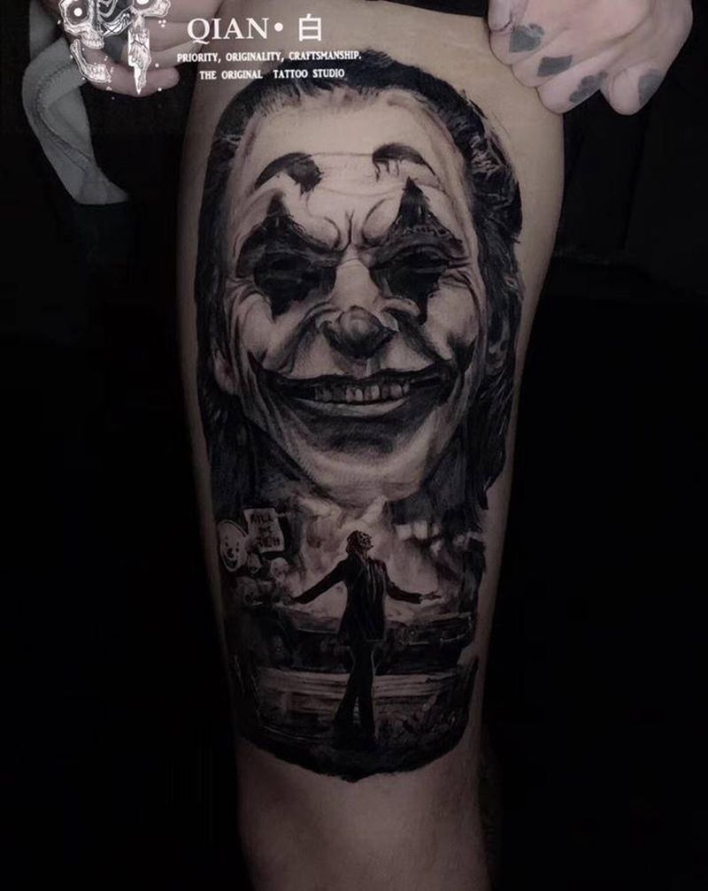 小丑纹身图片_腿部欧美写实纹身图案