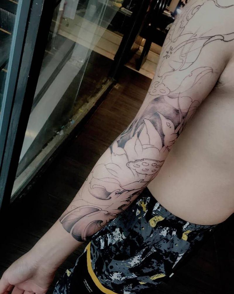 鲤鱼纹身图片_手臂新传统纹身图案