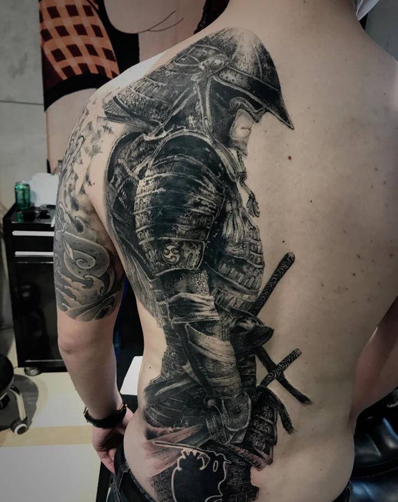 武士纹身图片_背部欧美写实纹身图案