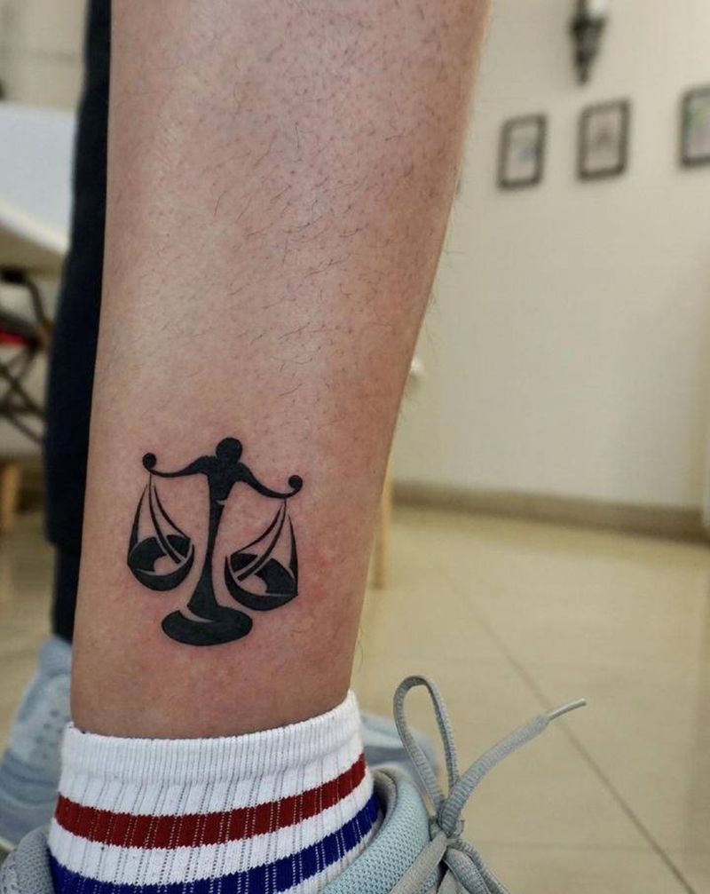 天平纹身图片_腿部脚部纹身图案