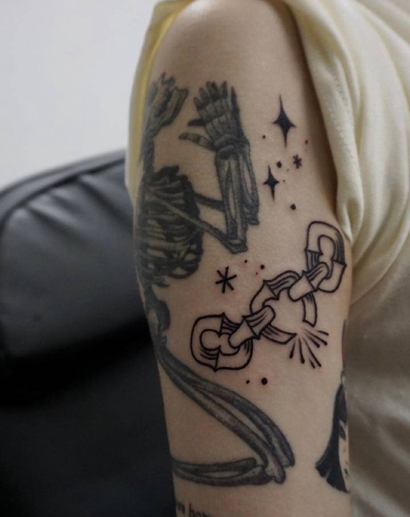 链条纹身图片_手臂纹身图案