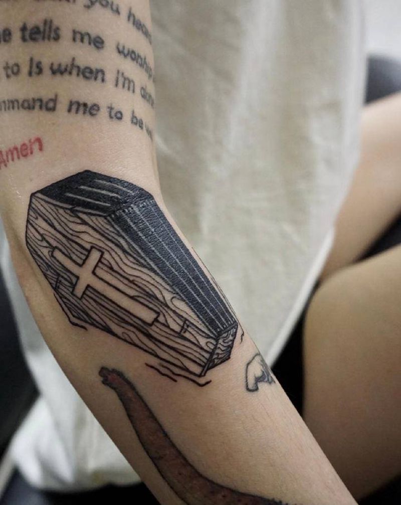 棺材纹身图片_手臂纹身图案