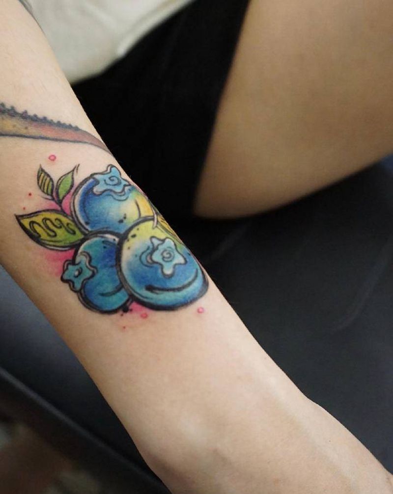 蓝莓纹身图片_手臂纹身图案