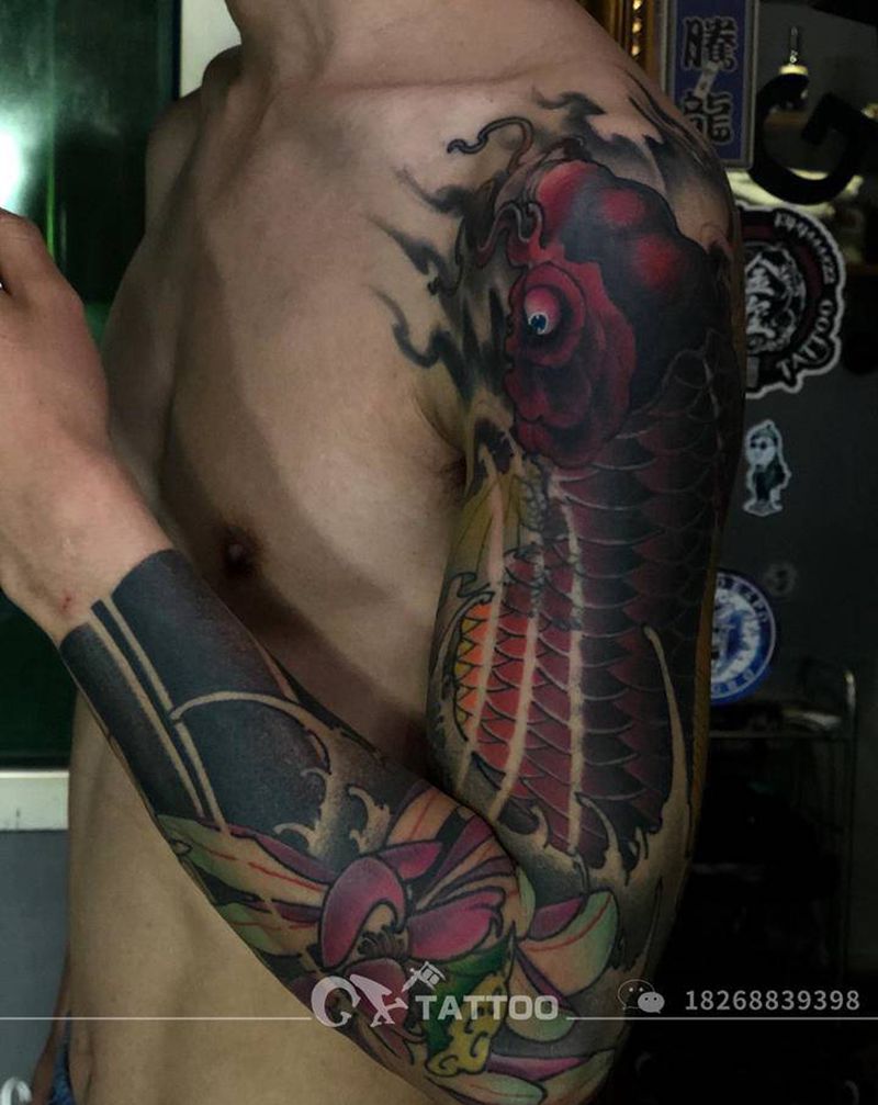 鲤鱼遮盖纹身图片_手臂新传统鲤鱼鬼绣文化纹身图案