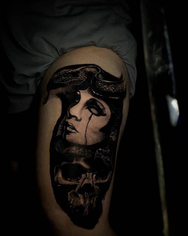 黑灰写实纹身图片_腿部欧美写实纹身图案