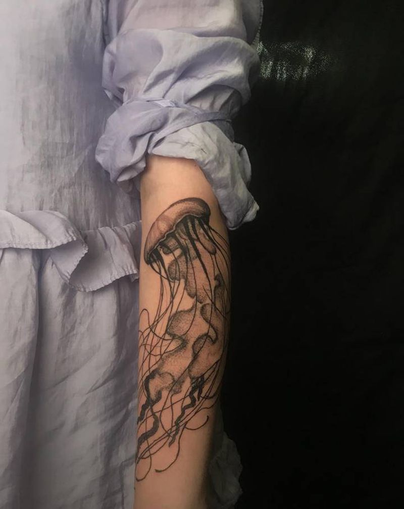 点刺水母纹身图片_手部手臂点刺纹身图案