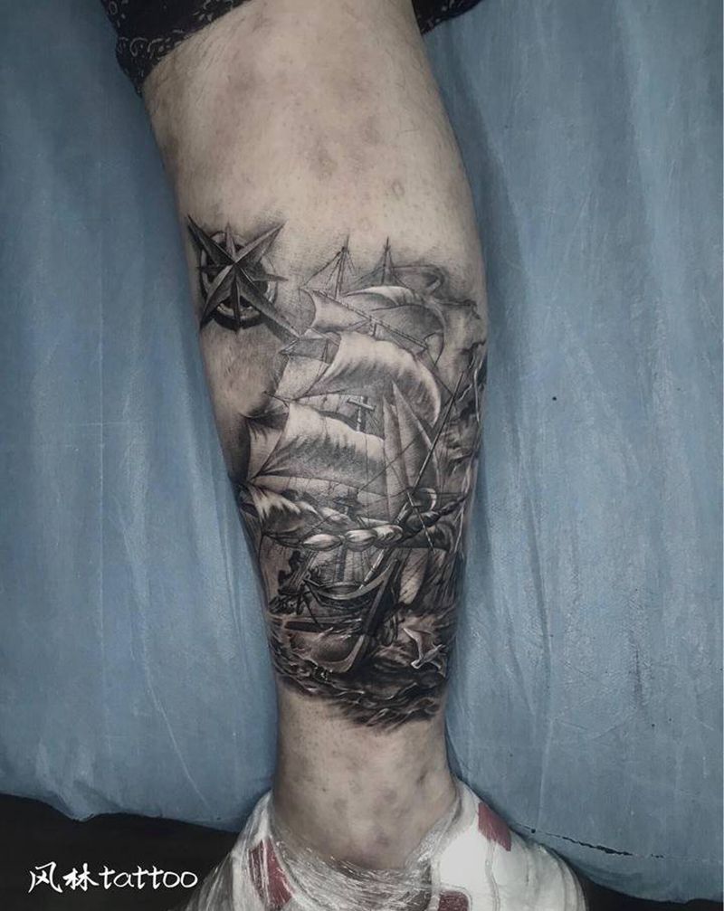 帆船纹身图片_腿部欧美写实帆船指南针纹身图案