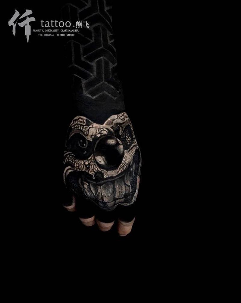 暗黑写实小丑。纹身图片_手部欧美写实暗黑纹身图案