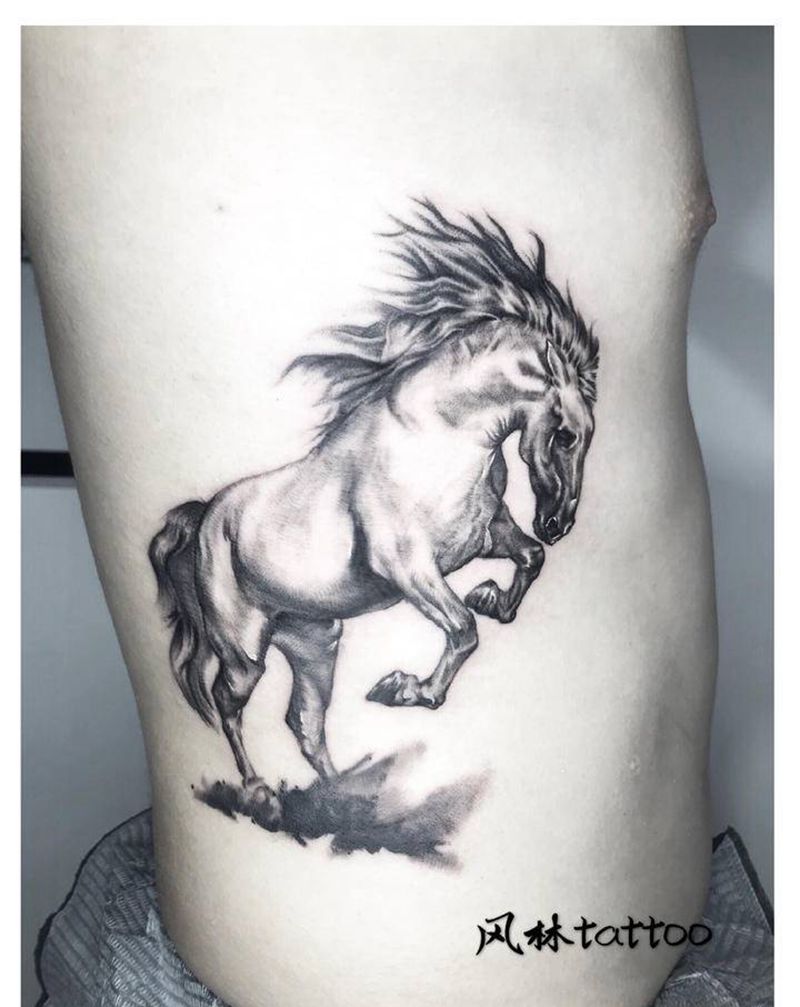 骏马纹身图片_腰部欧美写实马纹身图案