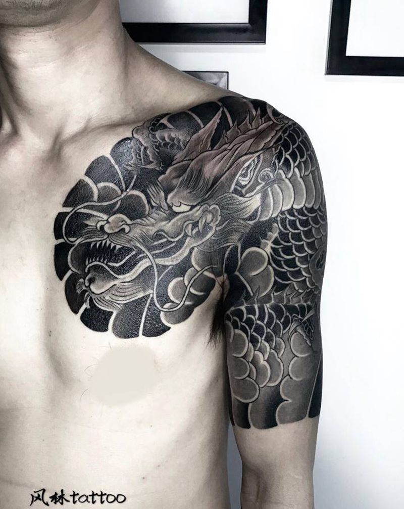 半甲纹身图片_胸部肩部老传统纹身图案