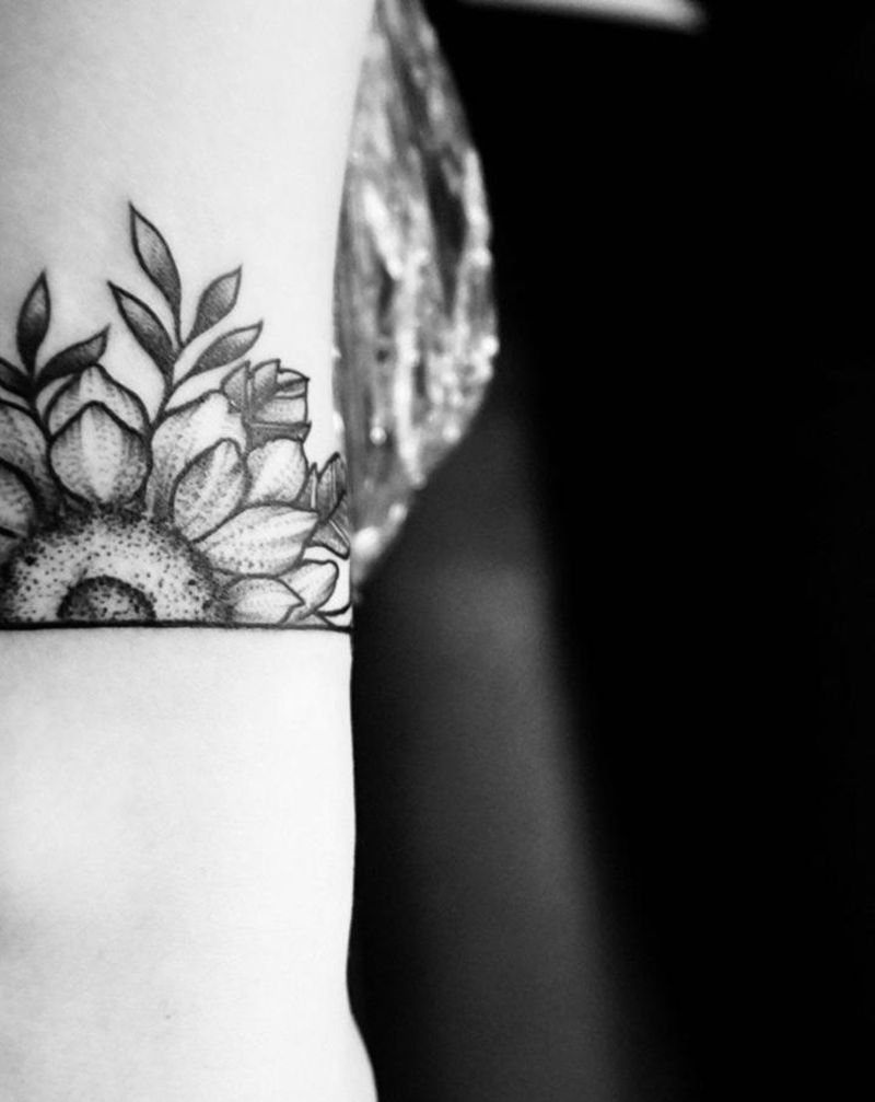 向日葵纹身图片_手臂几何纹身图案