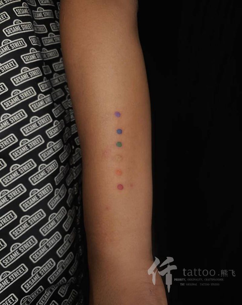 圆圈圈纹身图片_手臂卡通纹身图案