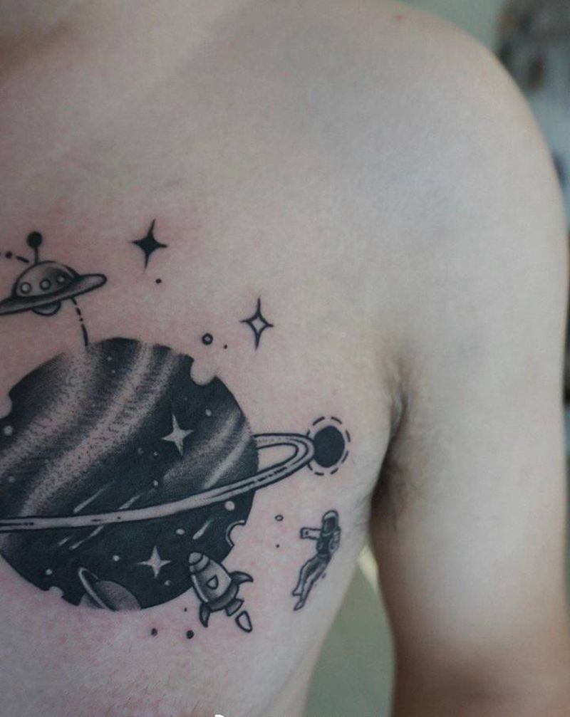 星球遮盖纹身图片_胸部遮盖纹身图案