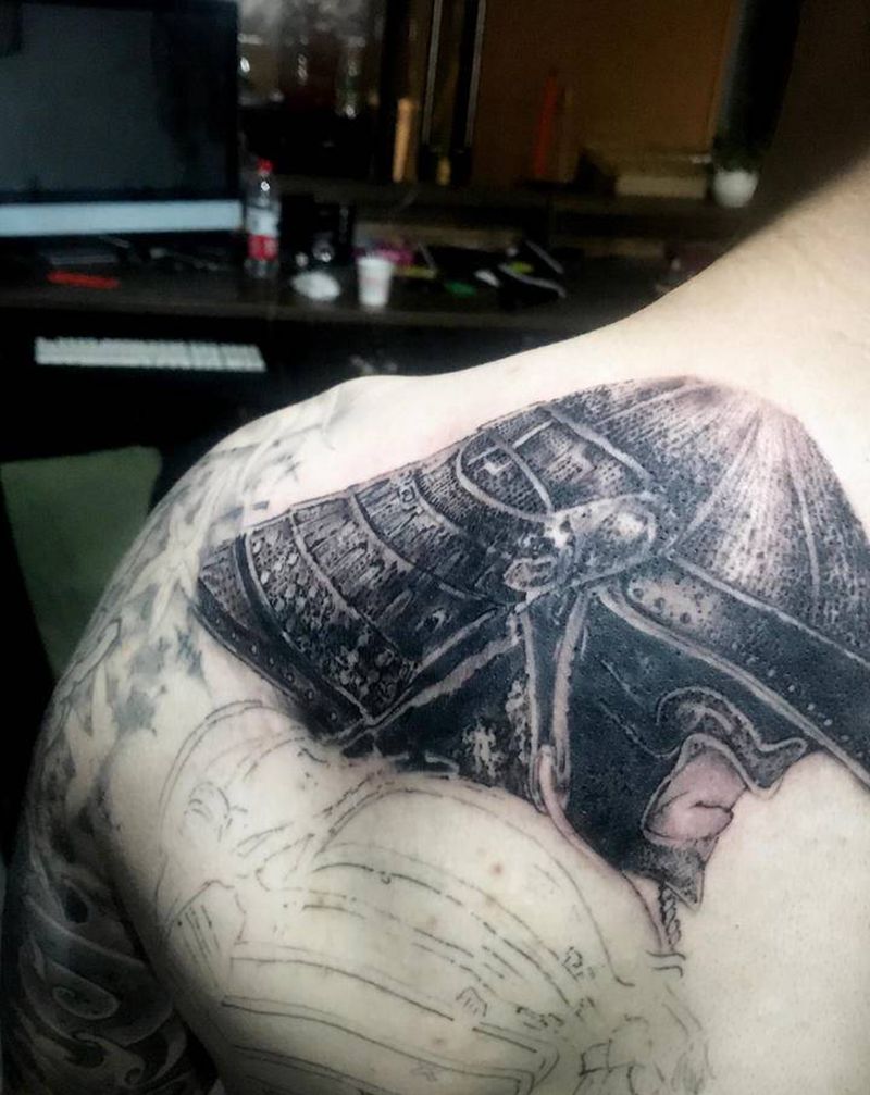 武士……未完成纹身图片_背部欧美写实新传统武士刺青匠纹身图案