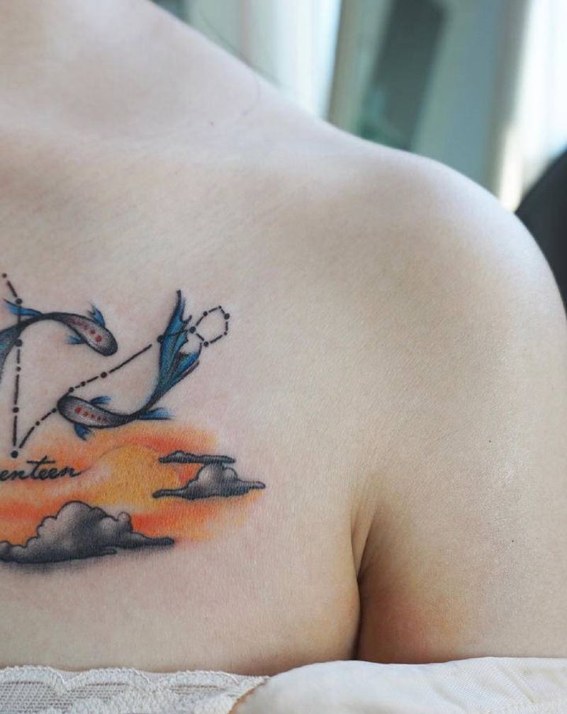 双鱼纹身图片_胸部水墨纹身图案