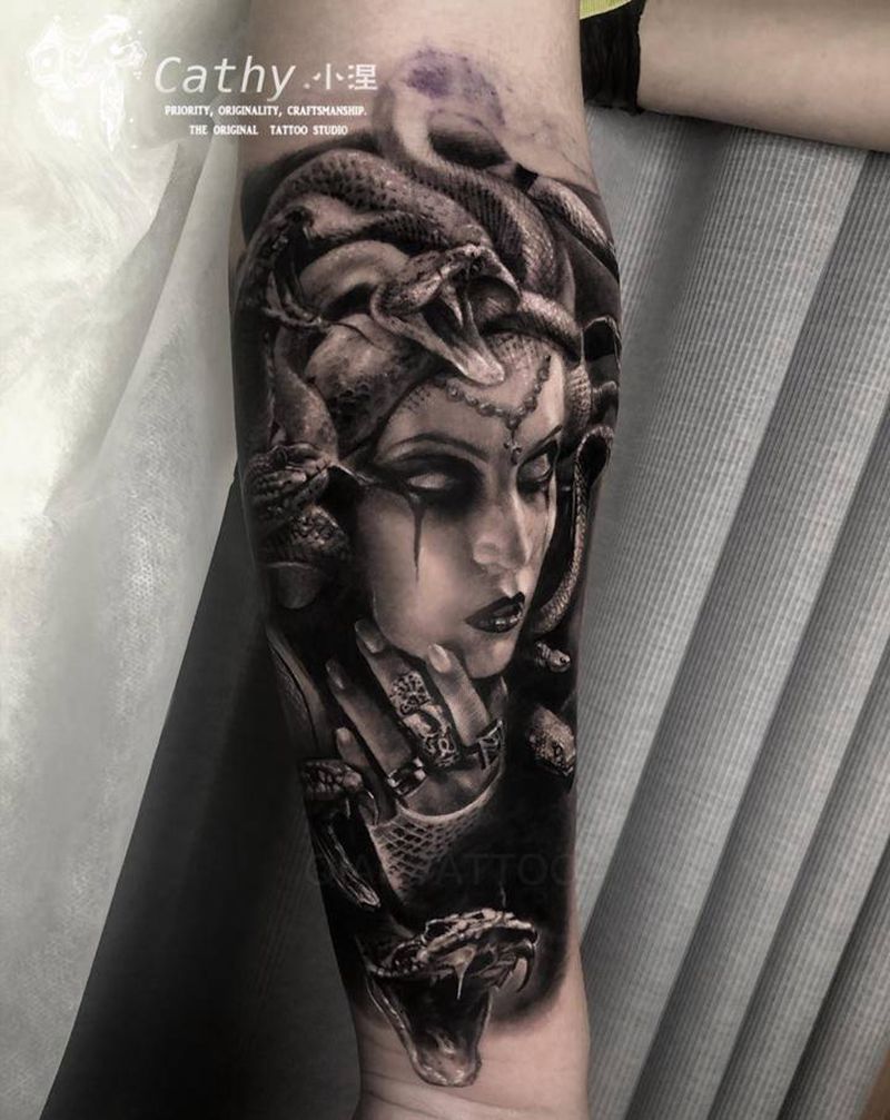 原创美杜莎纹身图片_手臂欧美写实黑灰写实重庆原创设计纹身图案