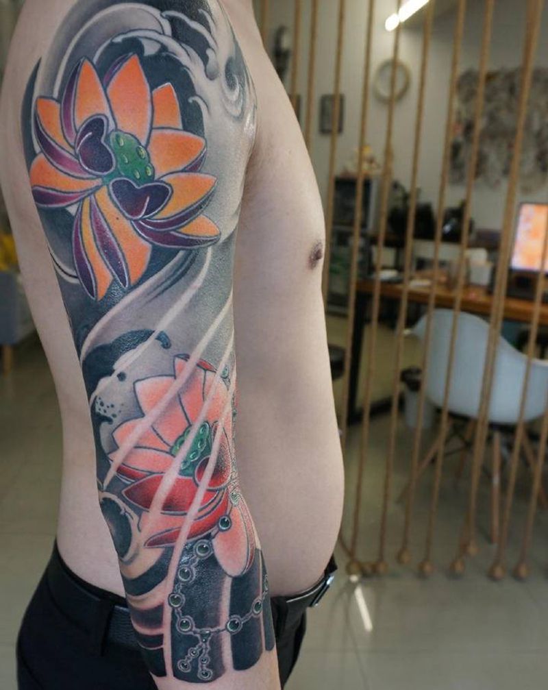 莲花花臂纹身图片_手臂新传统纹身图案