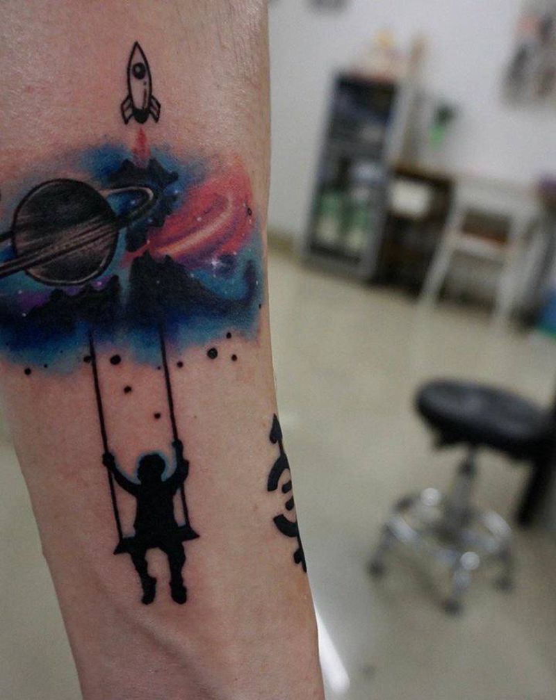 遮盖纹身图片_手臂水墨星空遮盖纹身图案