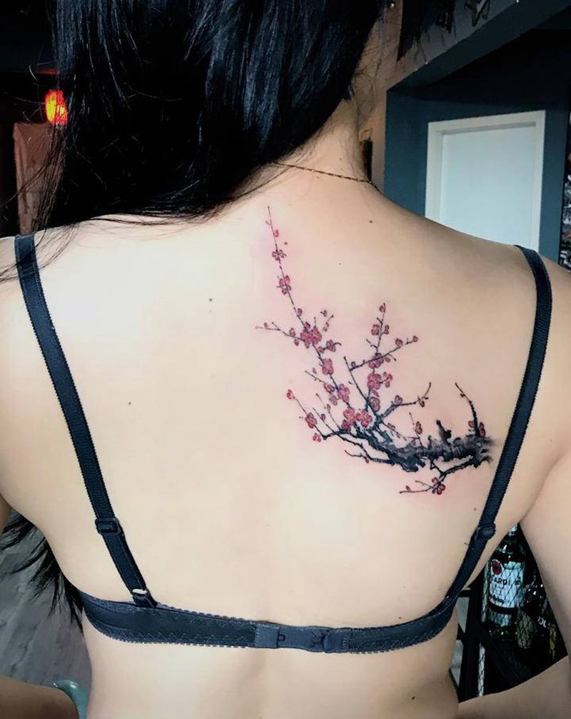 梅花疤痕遮盖纹身图片_背部新传统纹身图案