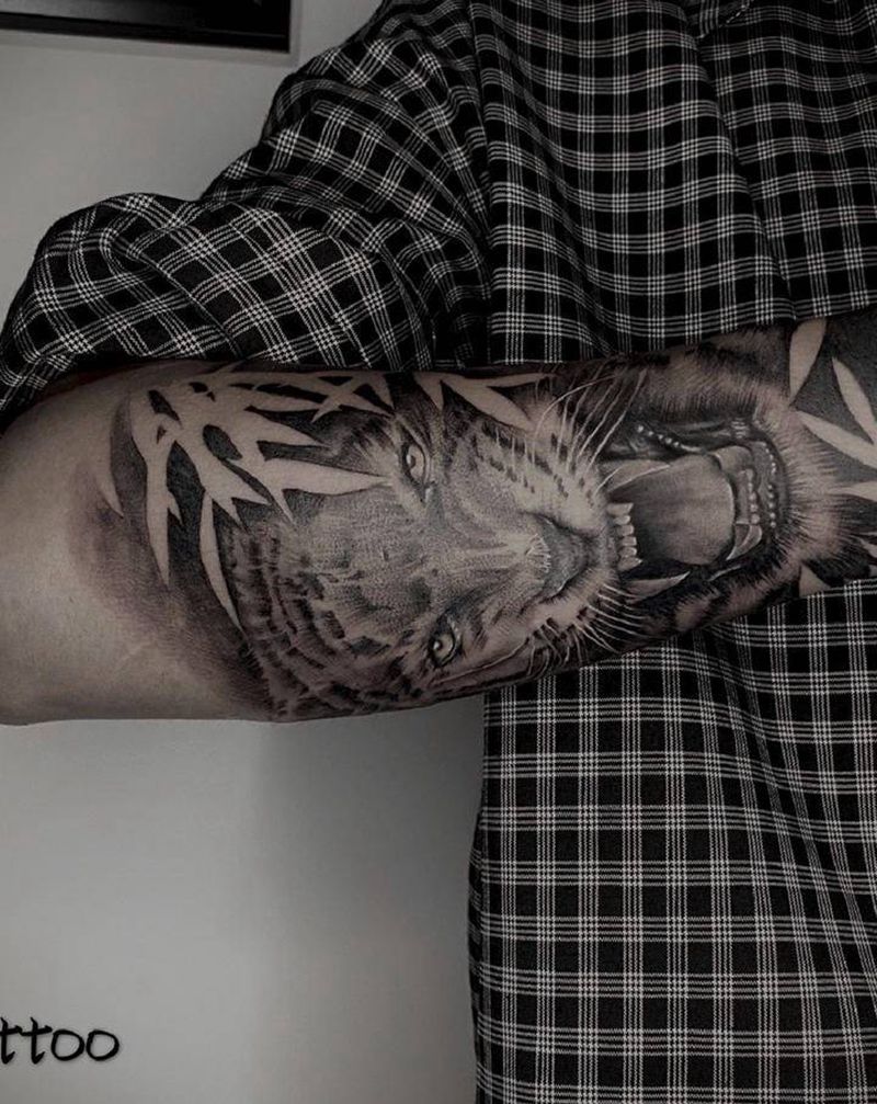 老虎纹身图片_手臂欧美写实老虎纹身图案