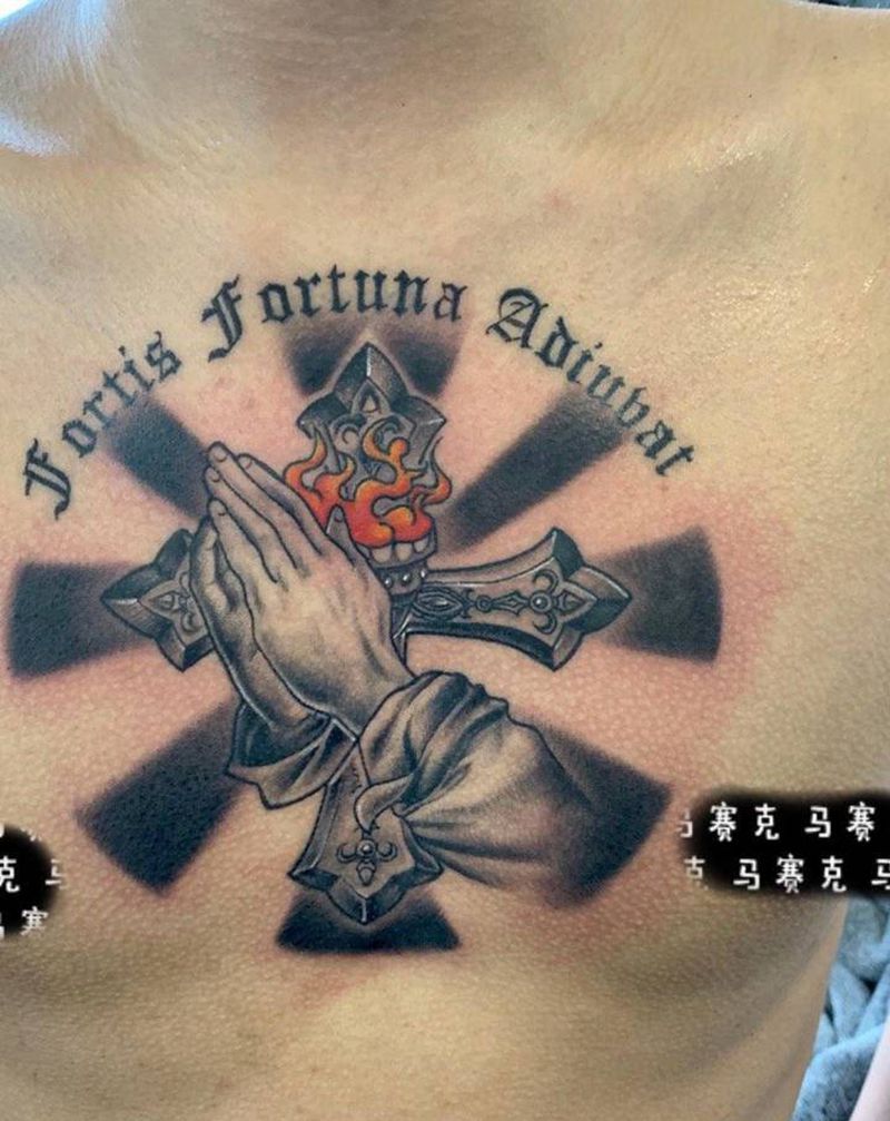 手纹身图片_胸部欧美写实纹身图案