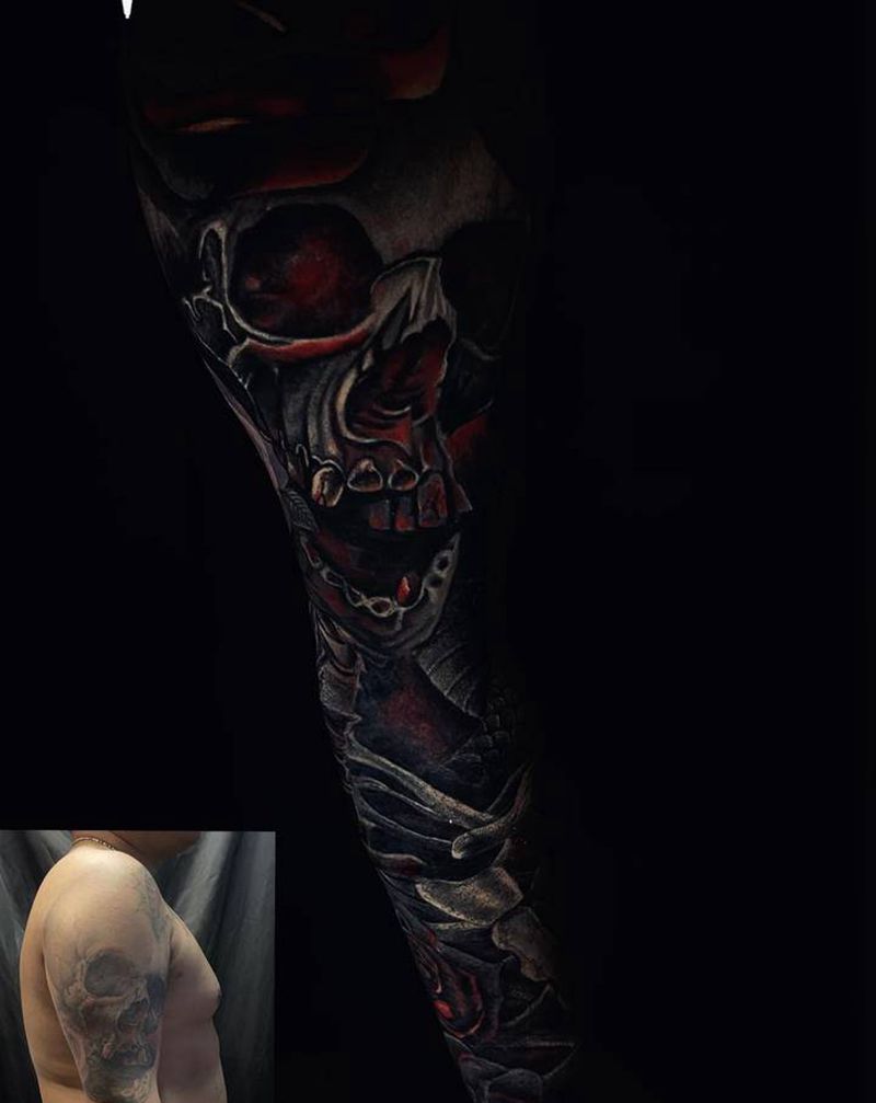 骷髅与蛇？纹身图片_手部手臂欧美写实暗黑纹身图案