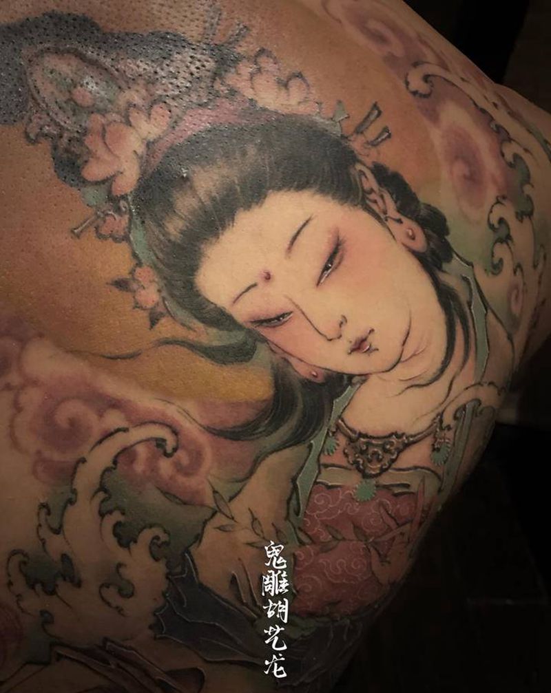水月观音局部纹身图片_手臂背部新传统水墨中国风观音人物纹身图案