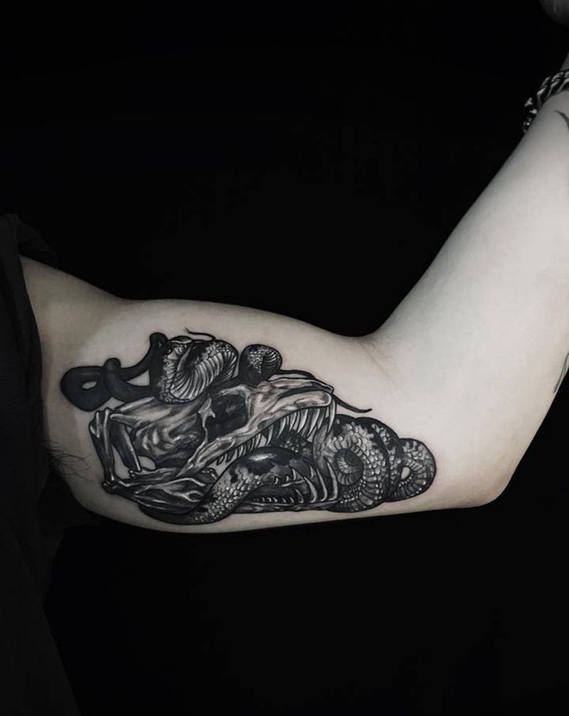 暗黑骷髅蛇纹身图片_手臂欧美写实骷髅蛇纹身图案