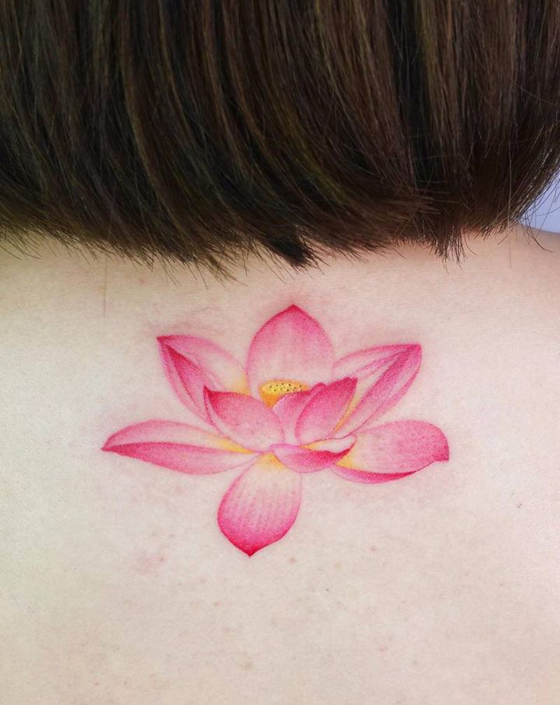 莲花纹身图片_背部水彩纹身图案