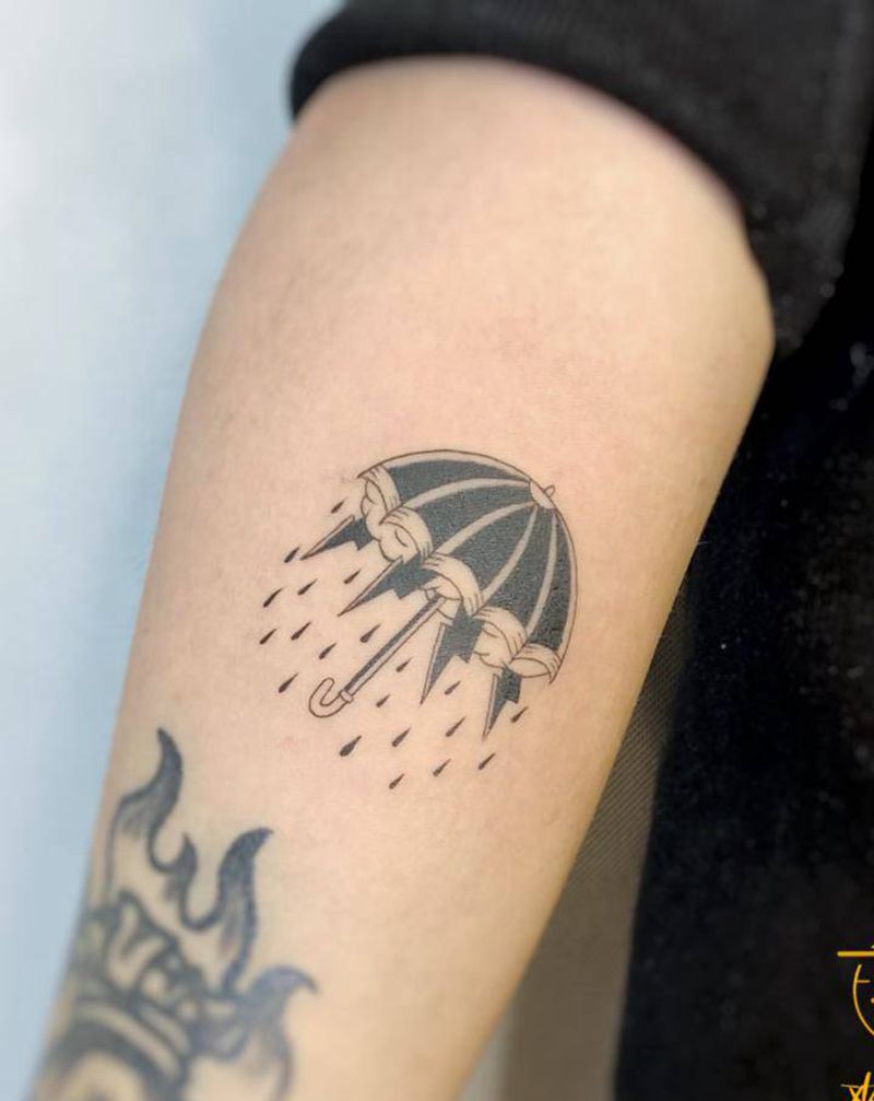 雨伞纹身图片_手臂Old School纹身图案