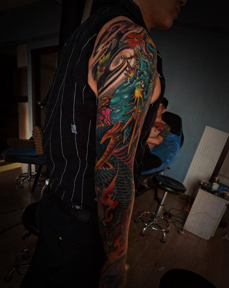 花臂龙纹身图片_手部新传统纹身图案