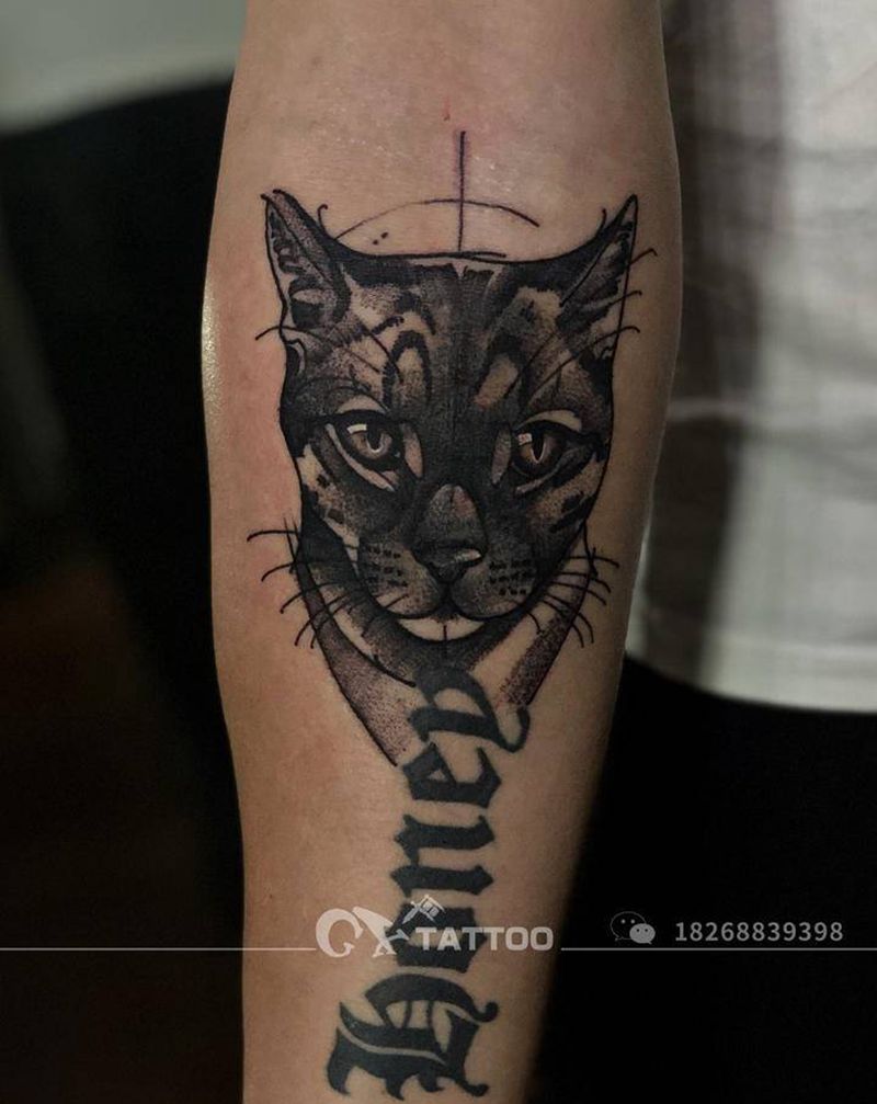 猫纹身图片_手臂点刺猫咪鬼绣文化
