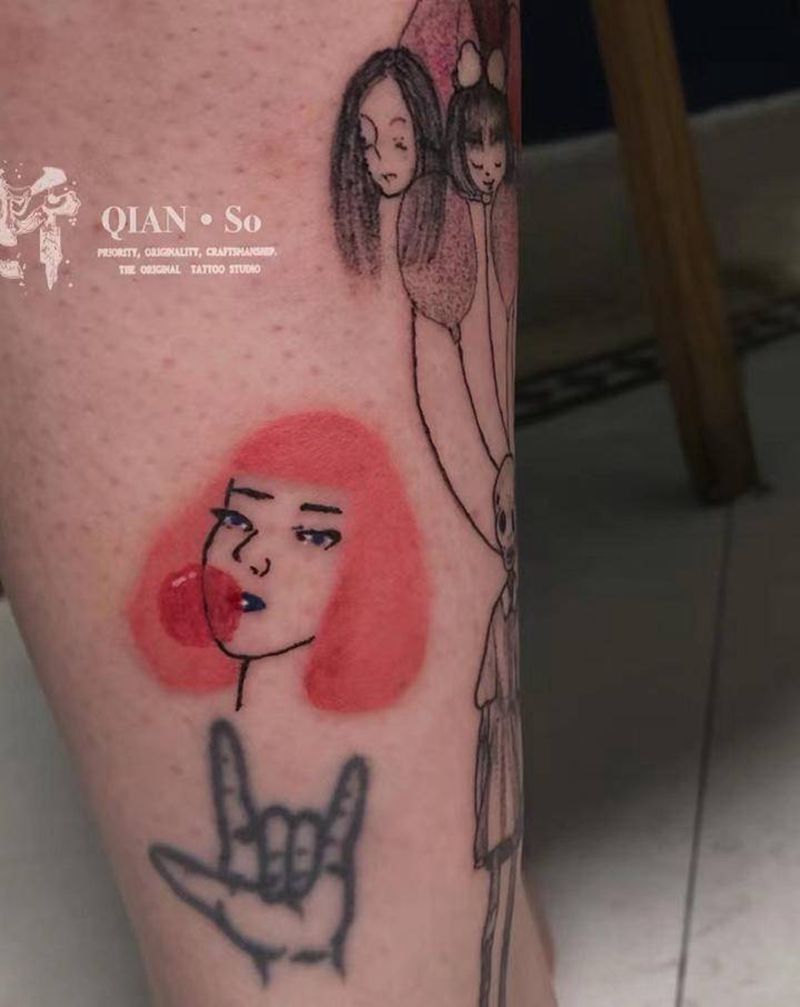 吹泡泡糖的女孩纹身图片_腿部脚部水彩点刺小清新女生重庆纹身图案
