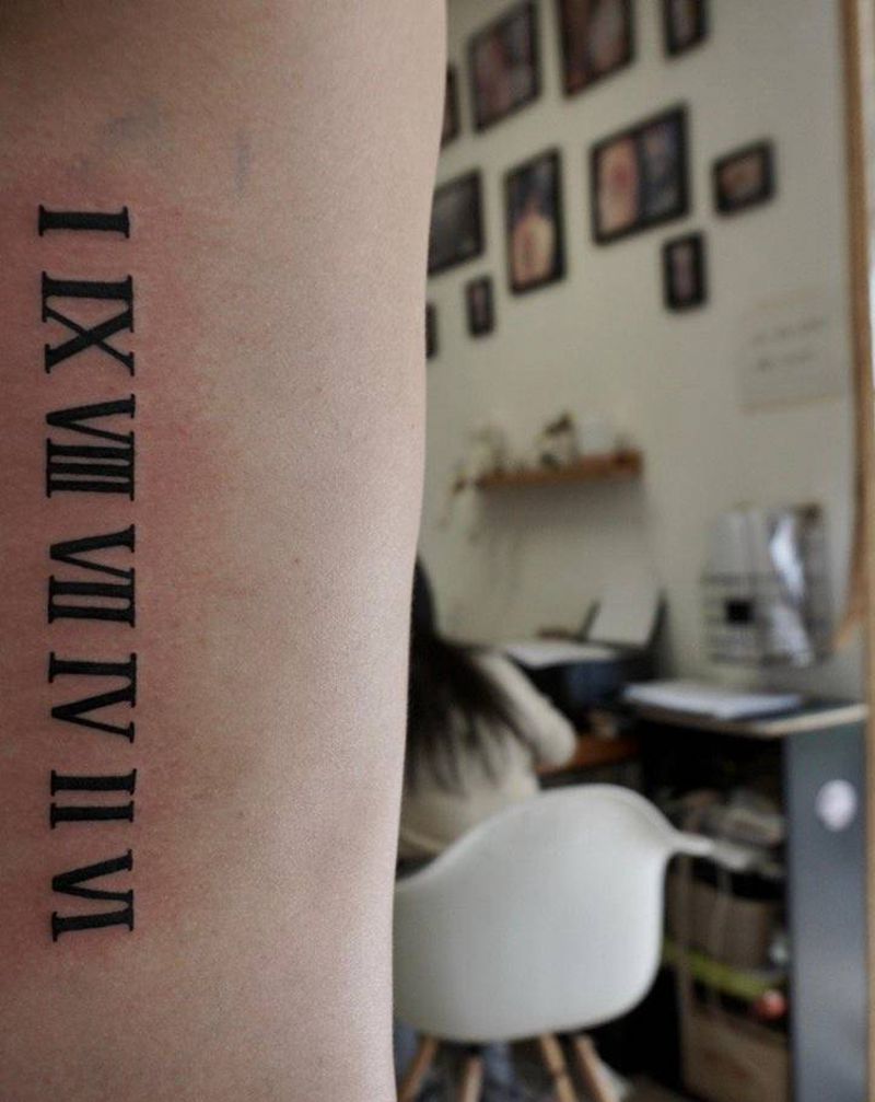 罗马数字纹身图片_腰部纹身图案