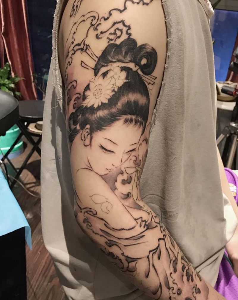 盘丝洞黑灰部分纹身图片_手臂腿部新传统水墨中国风仕女艺妓纹身图案