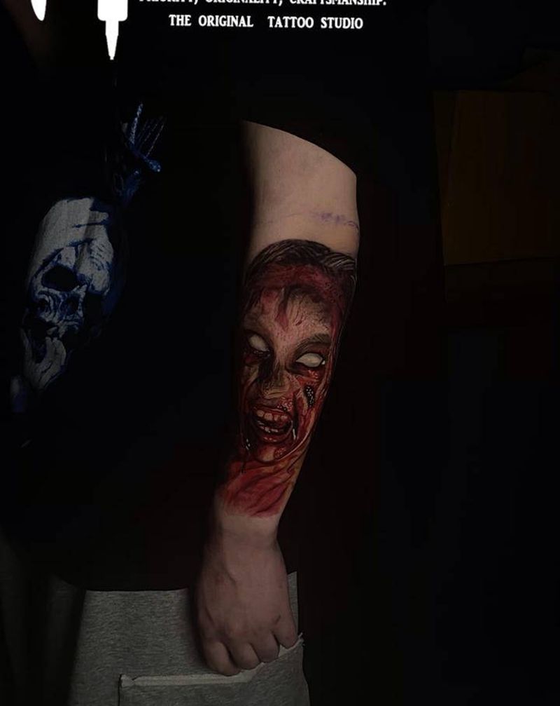 白内障看不清纹身图片_手臂欧美写实血腥 恐怖纹身图案