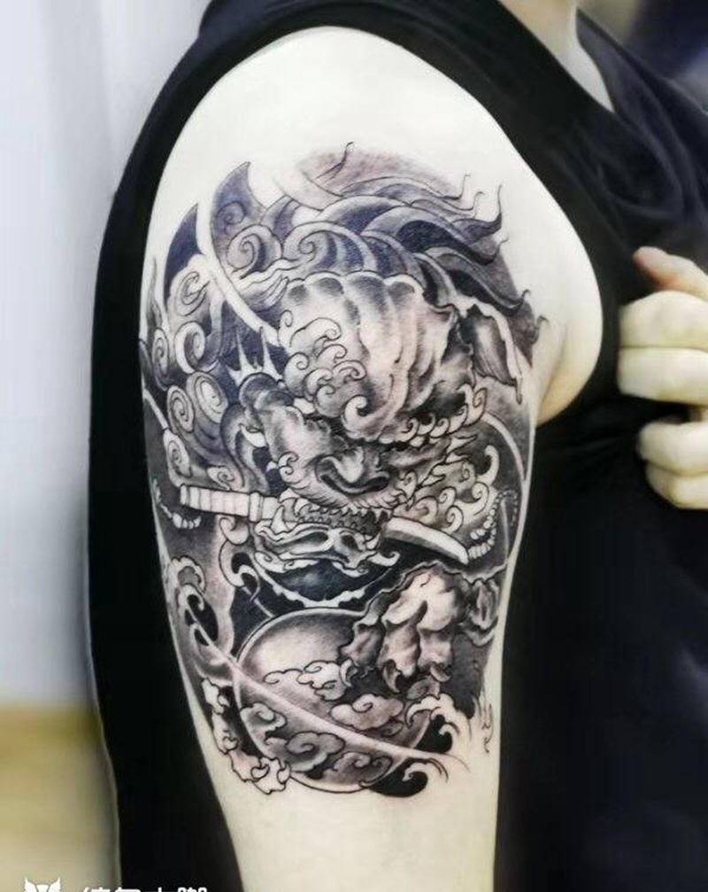 大臂唐狮纹身图片_手臂新传统纹身图案