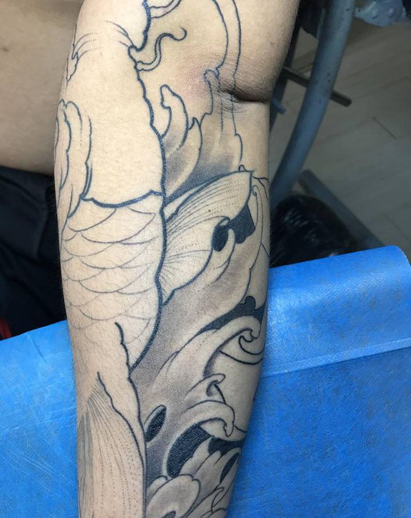 接花臂待续纹身图片_臀部纹身图案