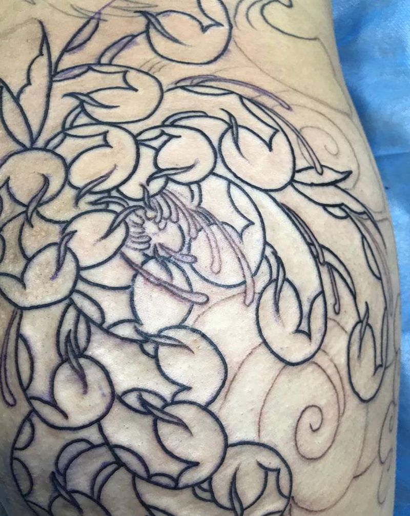 菊花纹身图片_腰部纹身图案