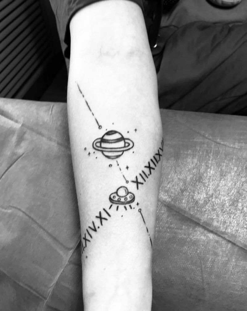 星球➕飞碟纹身图片_臀部纹身图案