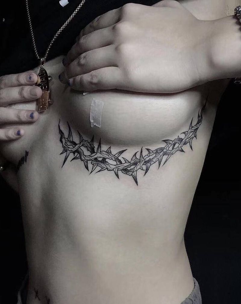 荆棘纹身图片_胸部腰部点刺藤蔓胸下荆棘纹身图案